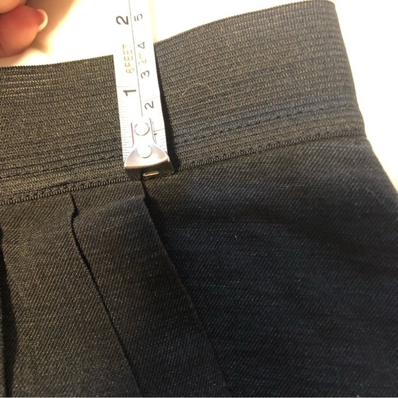 Banana Republic Size 2 Straight Black Skirt with Front Tiers - Picture 9 of 9